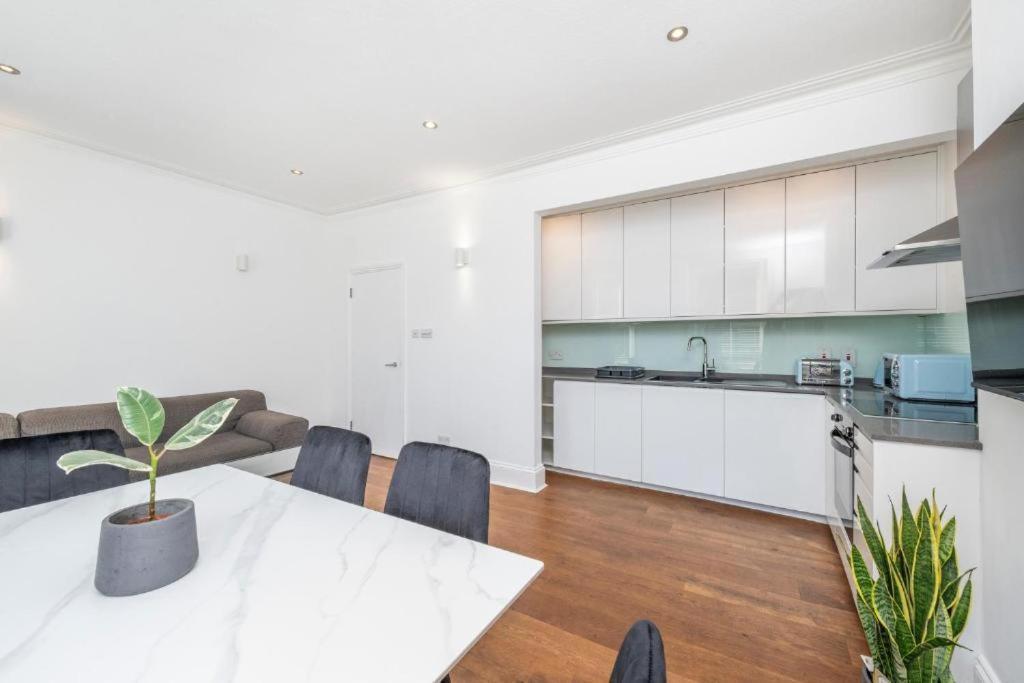 Luxury 4 Bedroom Flat With Stunning Shard View From Terrace In Central London! Next To Station, Sleeps 9 Rom bilde