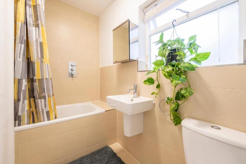 Luxury 4 Bedroom Flat With Stunning Shard View From Terrace In Central London! Next To Station, Sleeps 9 Rom bilde