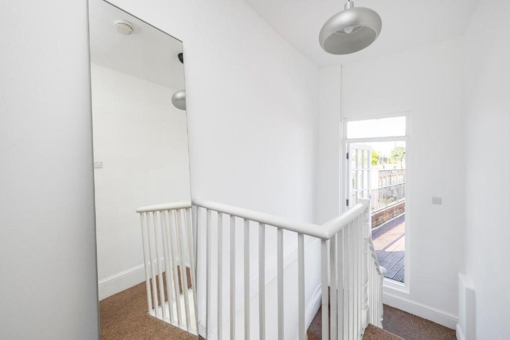Luxury 4 Bedroom Flat With Stunning Shard View From Terrace In Central London! Next To Station, Sleeps 9 Rom bilde