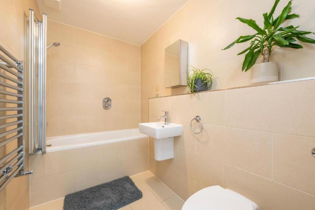 Luxury 4 Bedroom Flat With Stunning Shard View From Terrace In Central London! Next To Station, Sleeps 9 Rom bilde