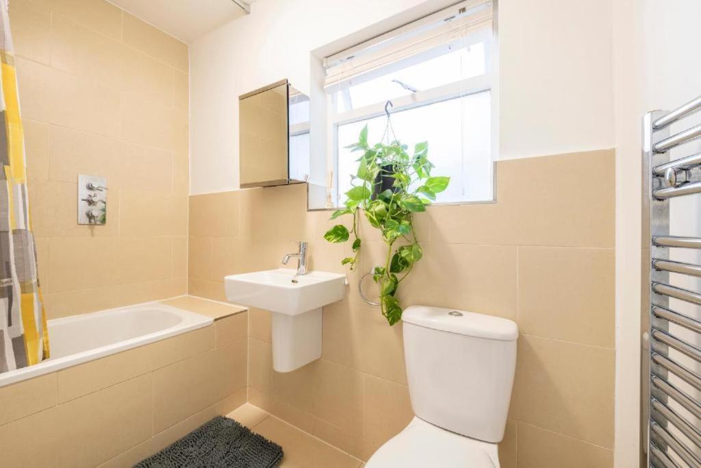 Luxury 4 Bedroom Flat With Stunning Shard View From Terrace In Central London! Next To Station, Sleeps 9 Rom bilde